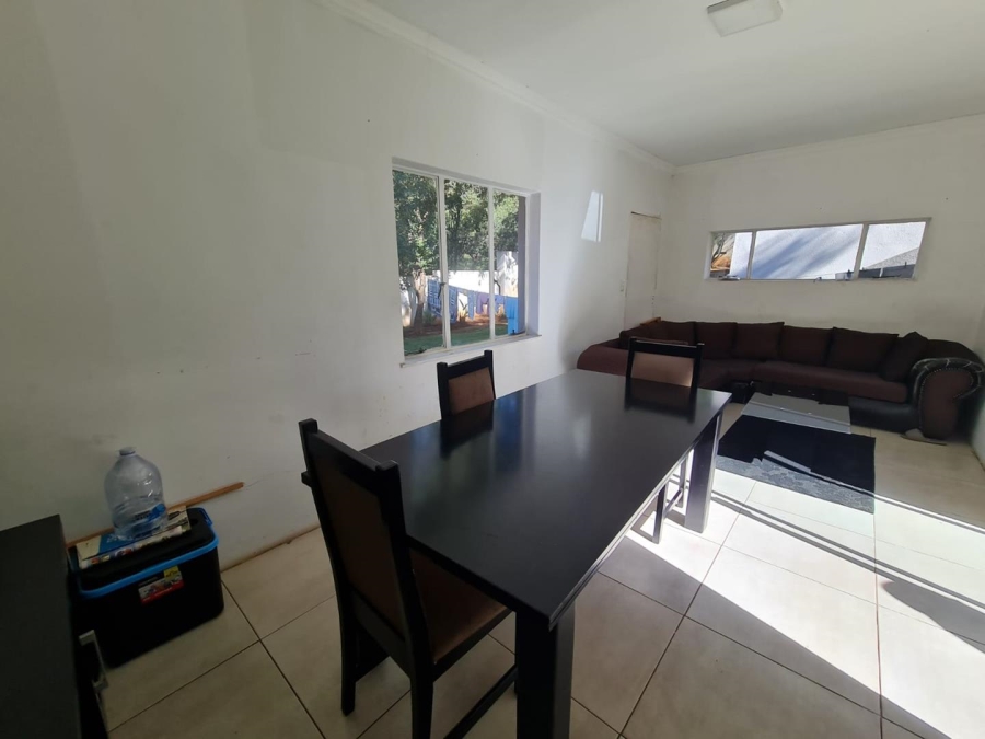 To Let 5 Bedroom Property for Rent in Glenvista Gauteng