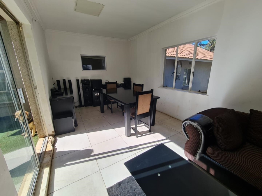To Let 5 Bedroom Property for Rent in Glenvista Gauteng