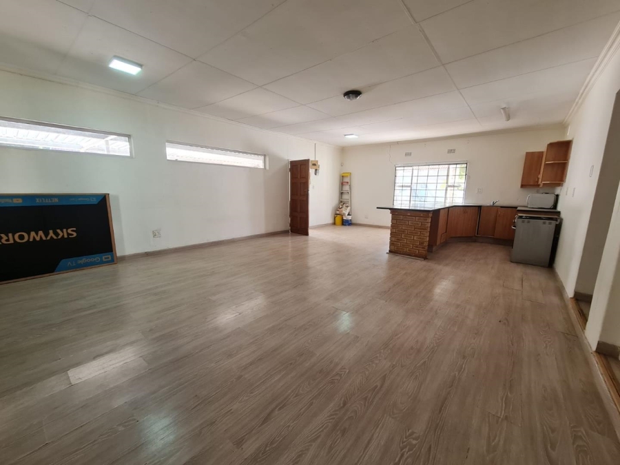 To Let 5 Bedroom Property for Rent in Glenvista Gauteng