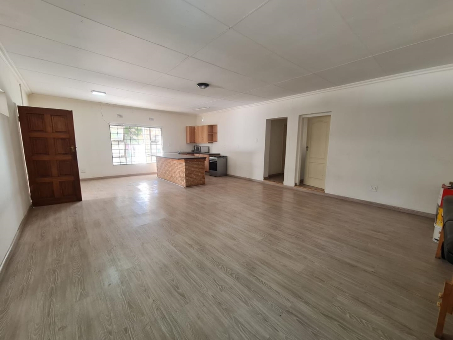 To Let 5 Bedroom Property for Rent in Glenvista Gauteng