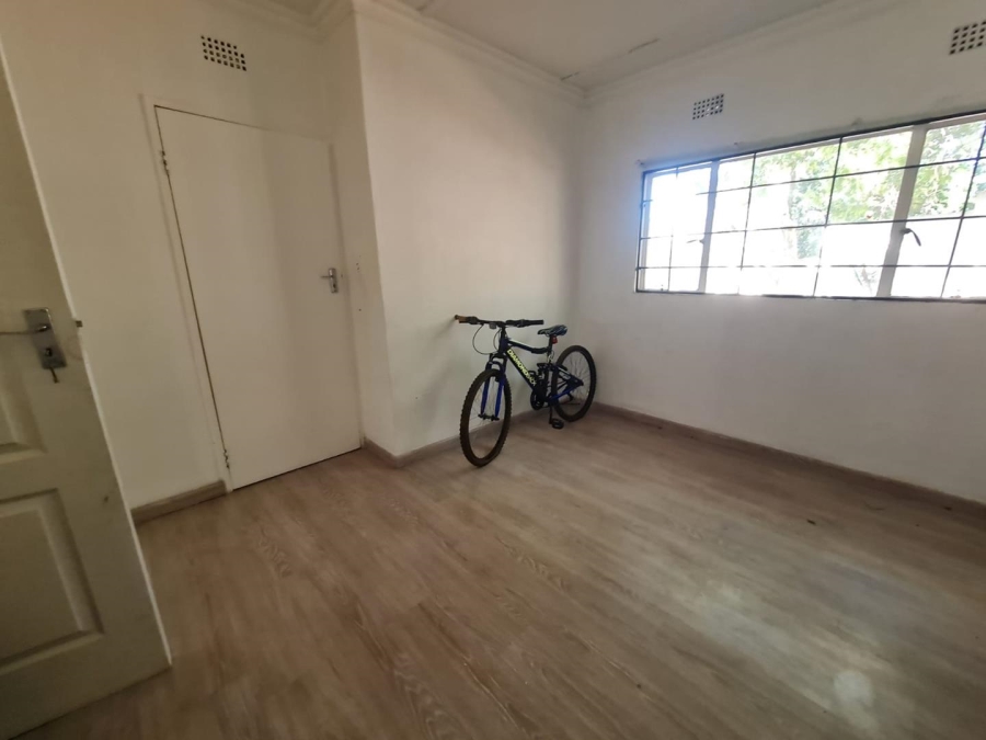 To Let 5 Bedroom Property for Rent in Glenvista Gauteng