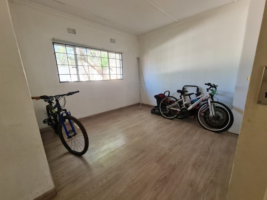 To Let 5 Bedroom Property for Rent in Glenvista Gauteng