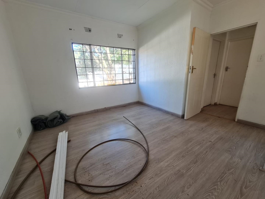 To Let 5 Bedroom Property for Rent in Glenvista Gauteng