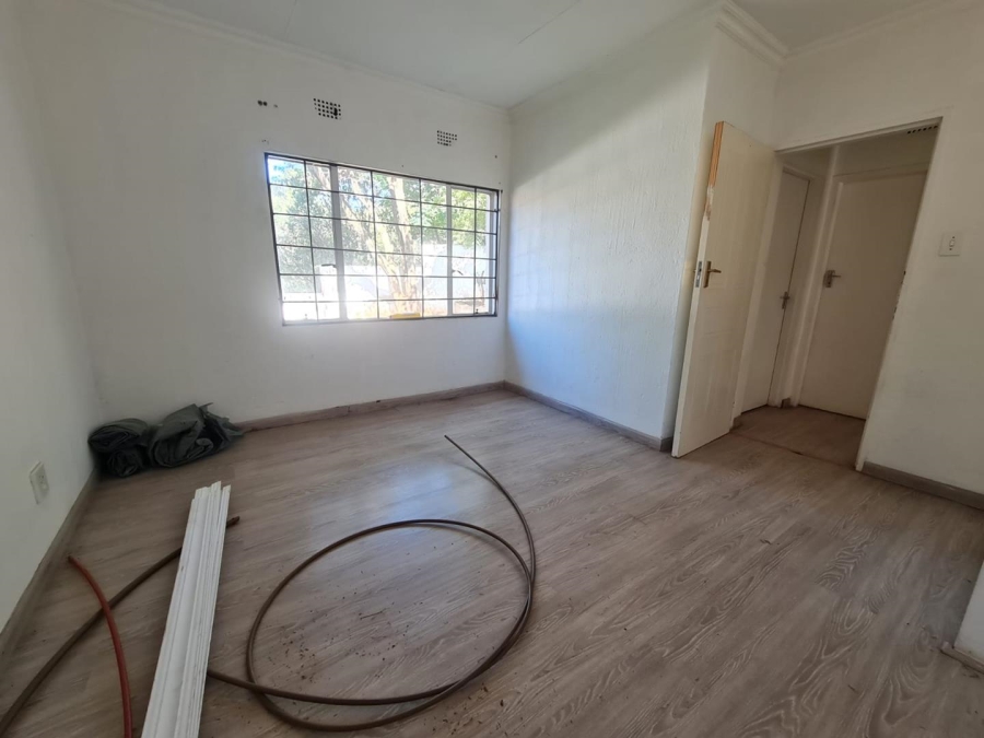 To Let 5 Bedroom Property for Rent in Glenvista Gauteng