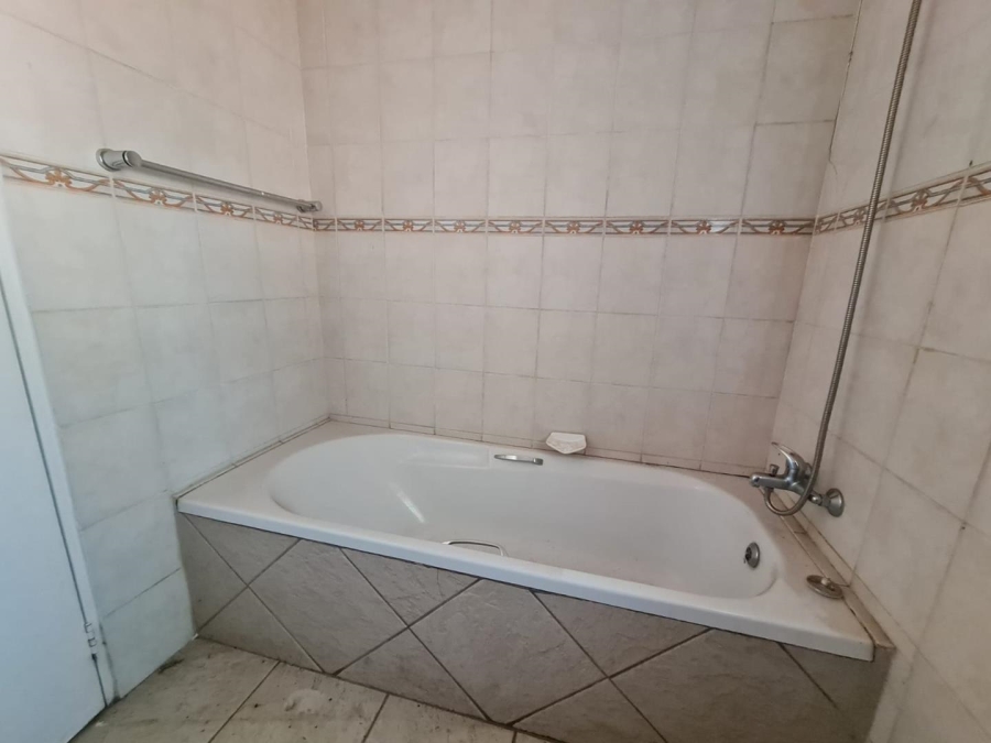 To Let 5 Bedroom Property for Rent in Glenvista Gauteng