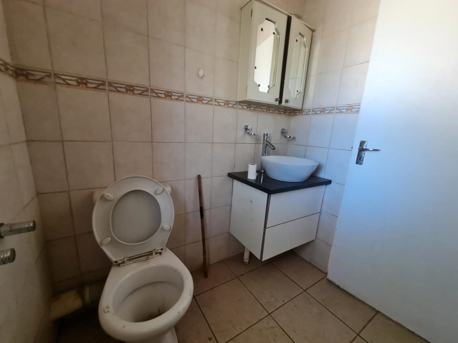 To Let 5 Bedroom Property for Rent in Glenvista Gauteng