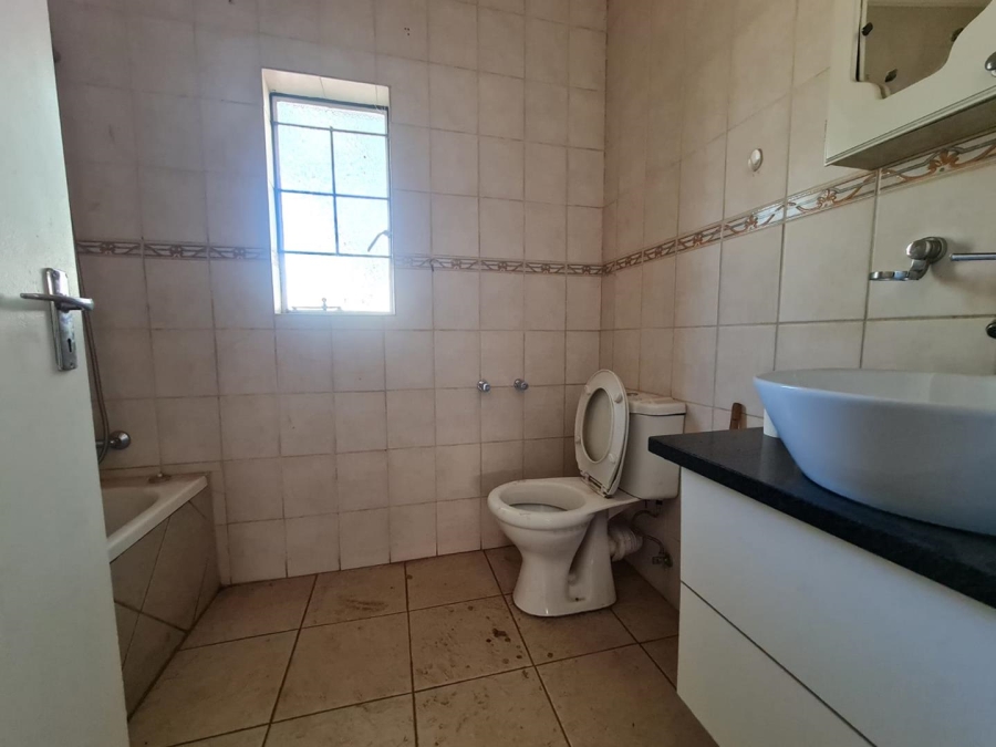 To Let 5 Bedroom Property for Rent in Glenvista Gauteng