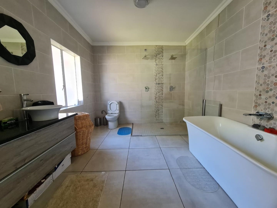 To Let 5 Bedroom Property for Rent in Glenvista Gauteng
