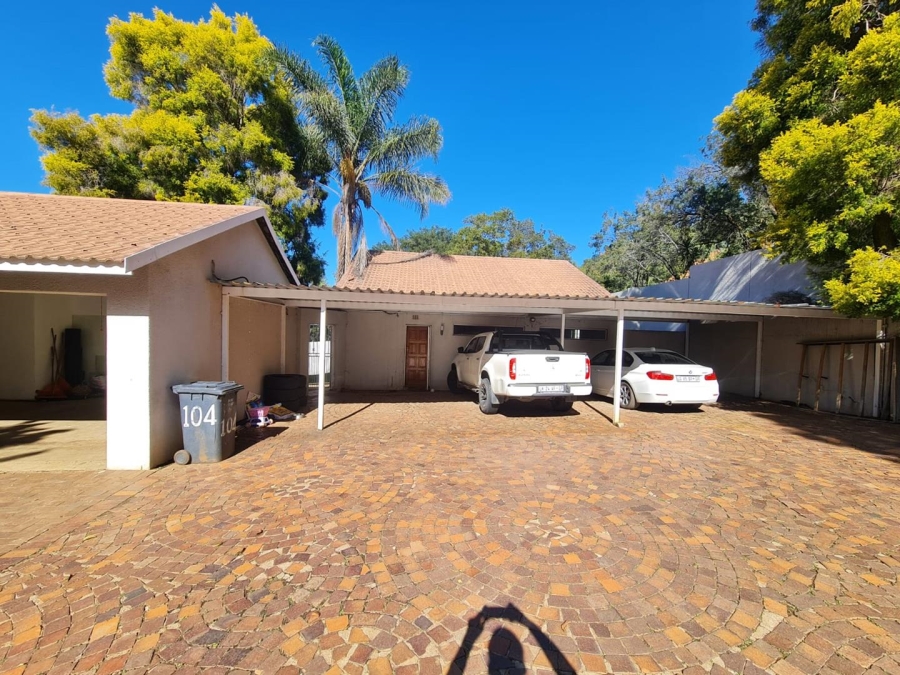 To Let 2 Bedroom Property for Rent in Glenvista Gauteng