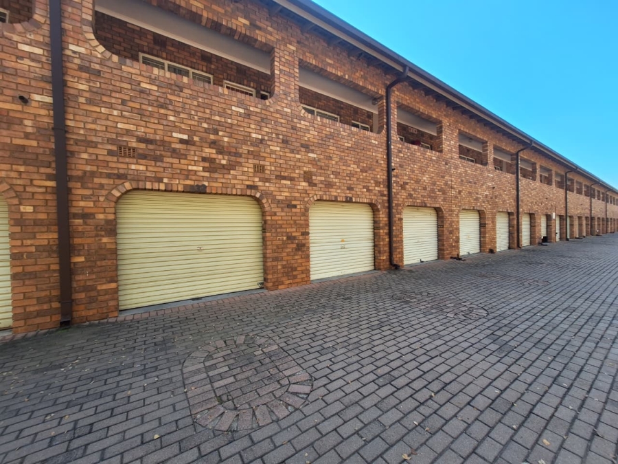 To Let 2 Bedroom Property for Rent in Beyerspark Gauteng