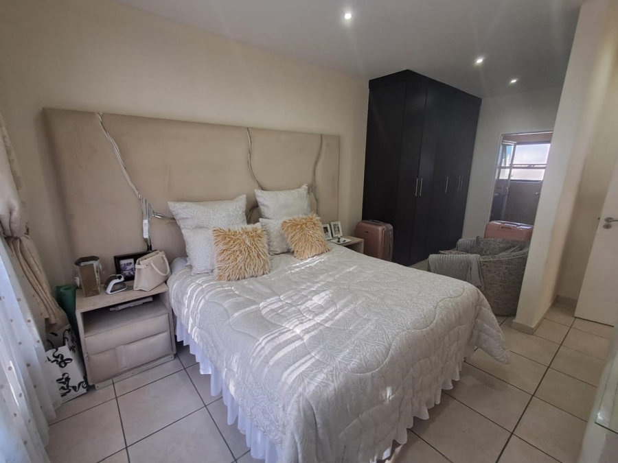 3 Bedroom Property for Sale in Mulbarton Gauteng
