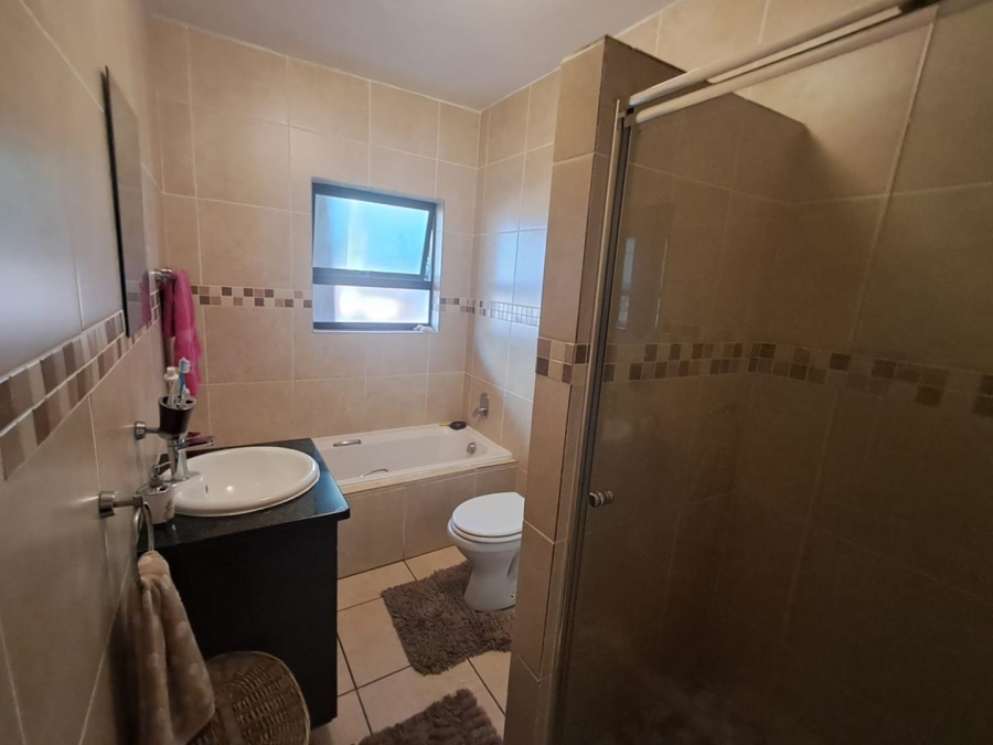 3 Bedroom Property for Sale in Mulbarton Gauteng