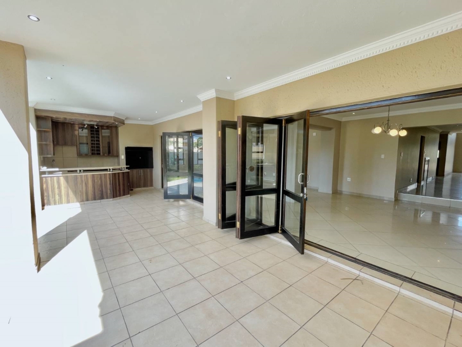 5 Bedroom Property for Sale in Silver Lakes Gauteng