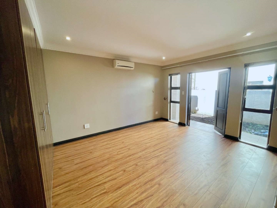 5 Bedroom Property for Sale in Silver Lakes Gauteng