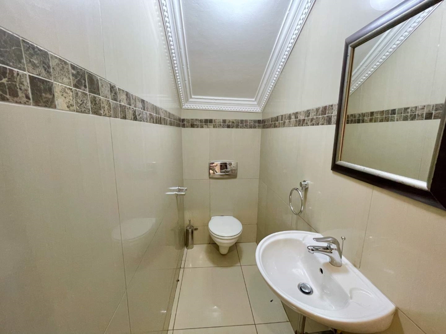5 Bedroom Property for Sale in Silver Lakes Gauteng