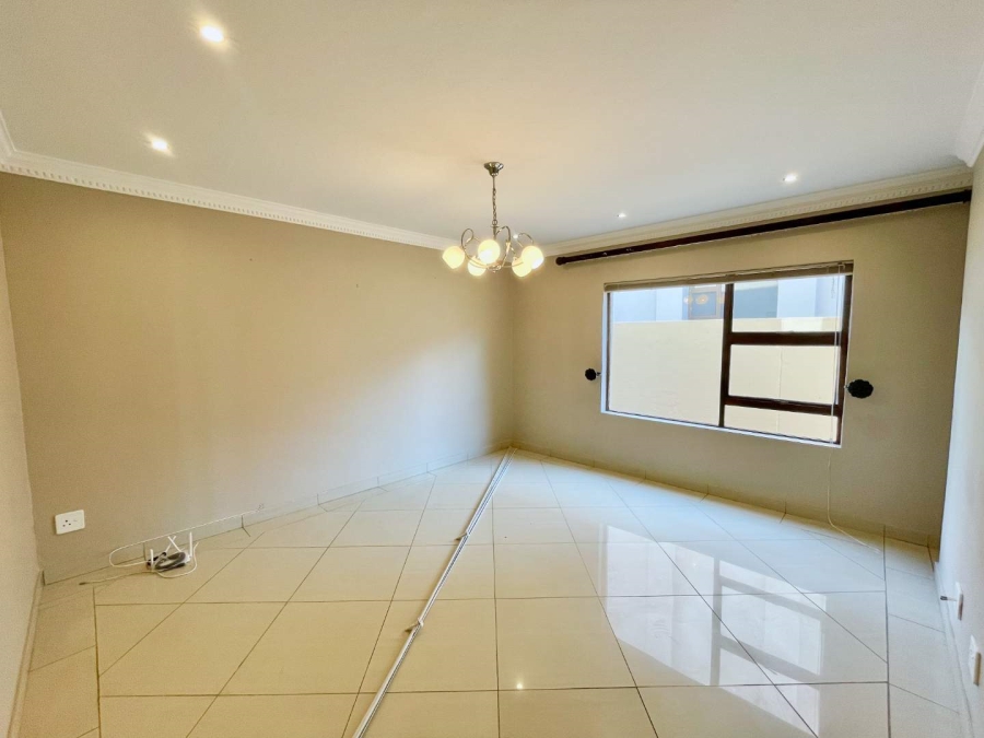 5 Bedroom Property for Sale in Silver Lakes Gauteng