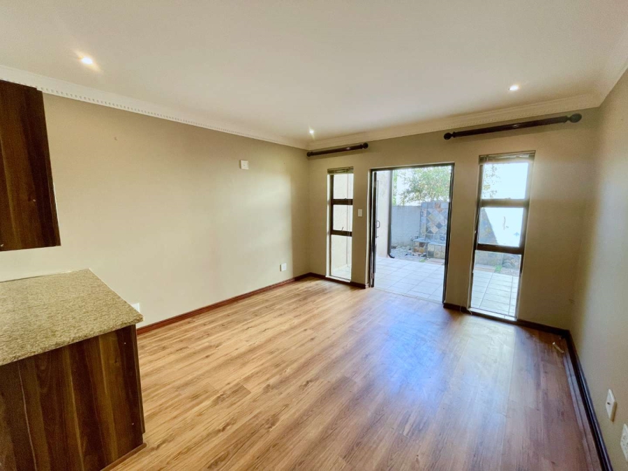 5 Bedroom Property for Sale in Silver Lakes Gauteng