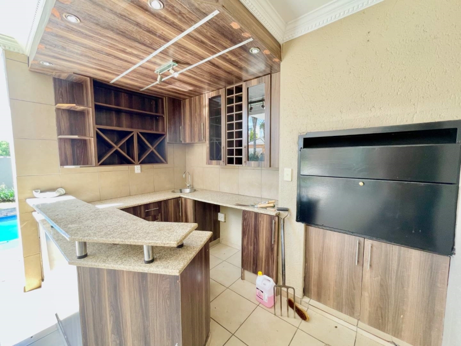 5 Bedroom Property for Sale in Silver Lakes Gauteng