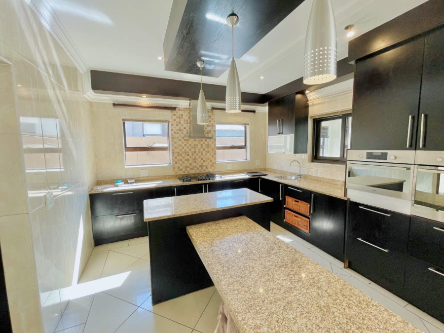 5 Bedroom Property for Sale in Silver Lakes Gauteng