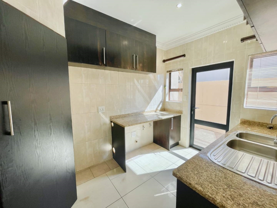 5 Bedroom Property for Sale in Silver Lakes Gauteng