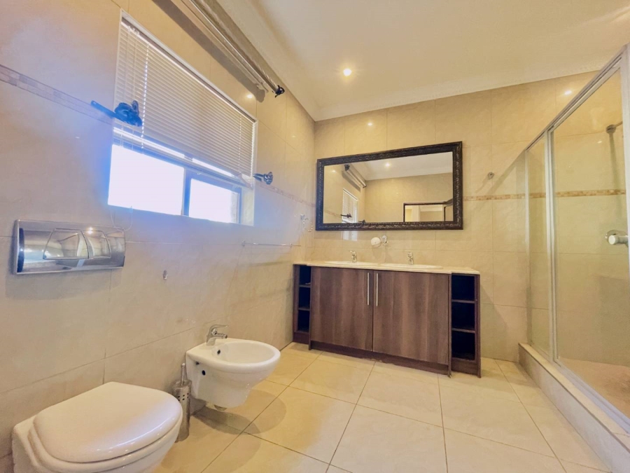 5 Bedroom Property for Sale in Silver Lakes Gauteng