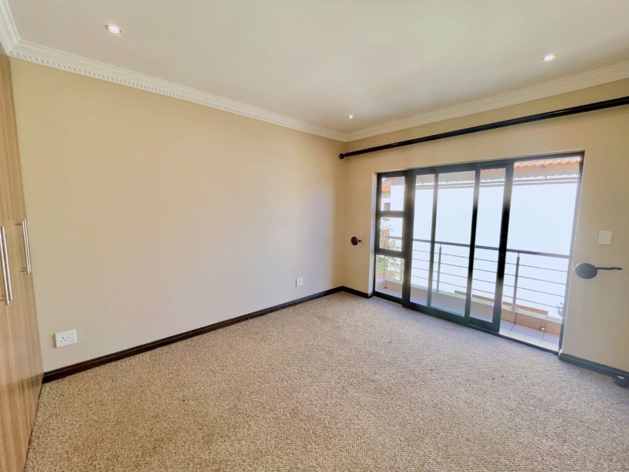 5 Bedroom Property for Sale in Silver Lakes Gauteng