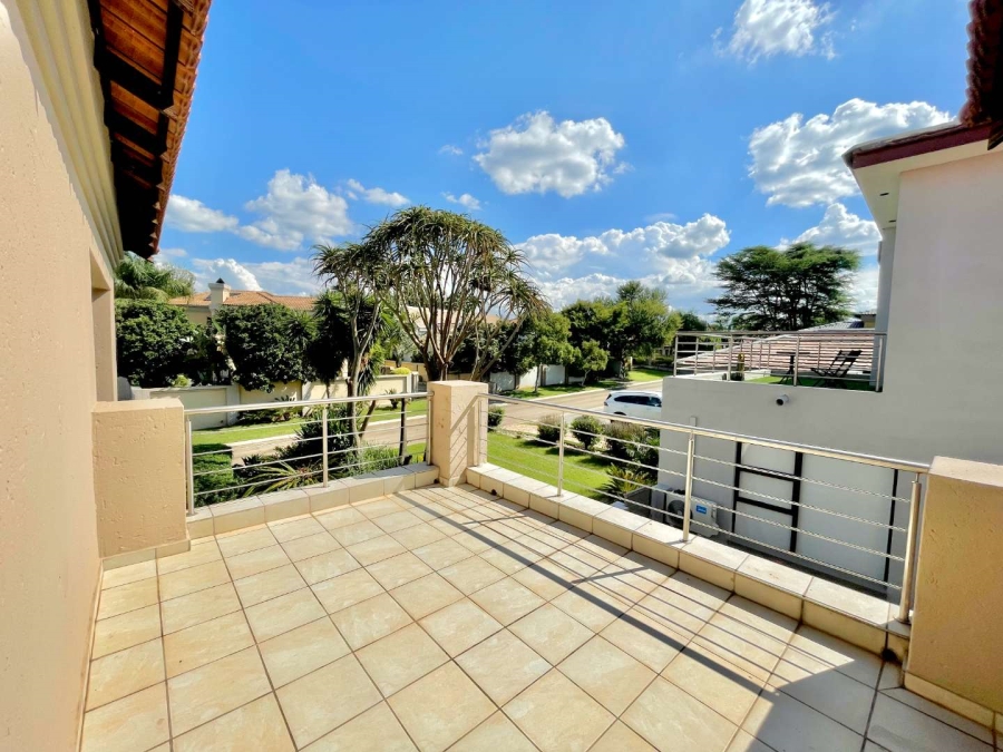 5 Bedroom Property for Sale in Silver Lakes Gauteng