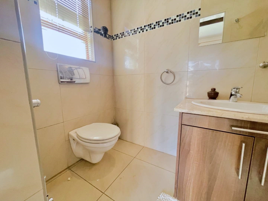 5 Bedroom Property for Sale in Silver Lakes Gauteng