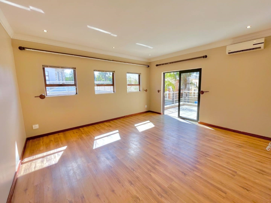 5 Bedroom Property for Sale in Silver Lakes Gauteng
