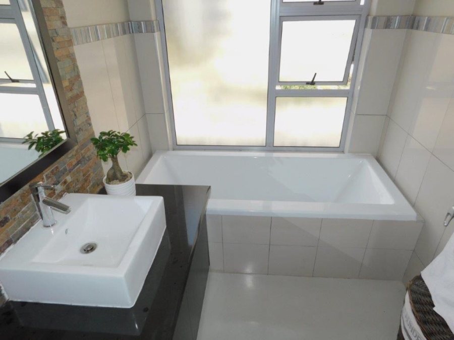 To Let 3 Bedroom Property for Rent in Morningside Gauteng
