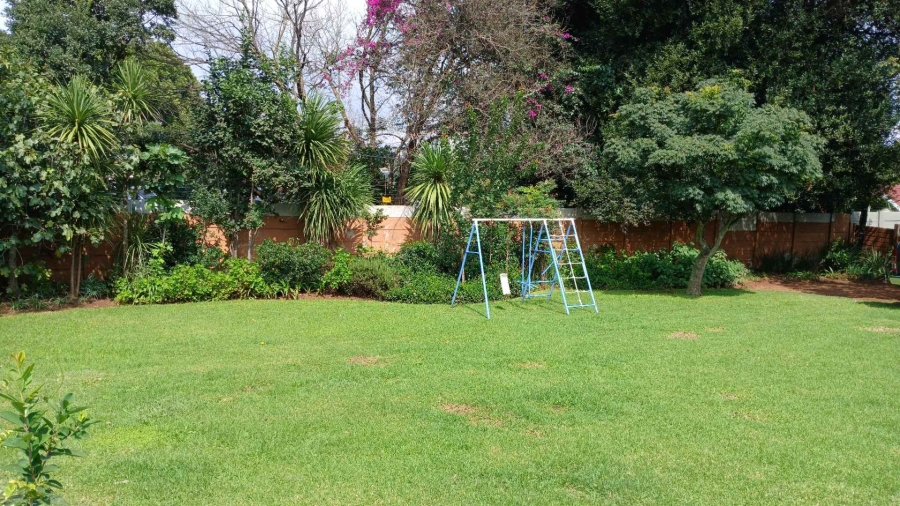 To Let 4 Bedroom Property for Rent in Constantia Kloof Gauteng