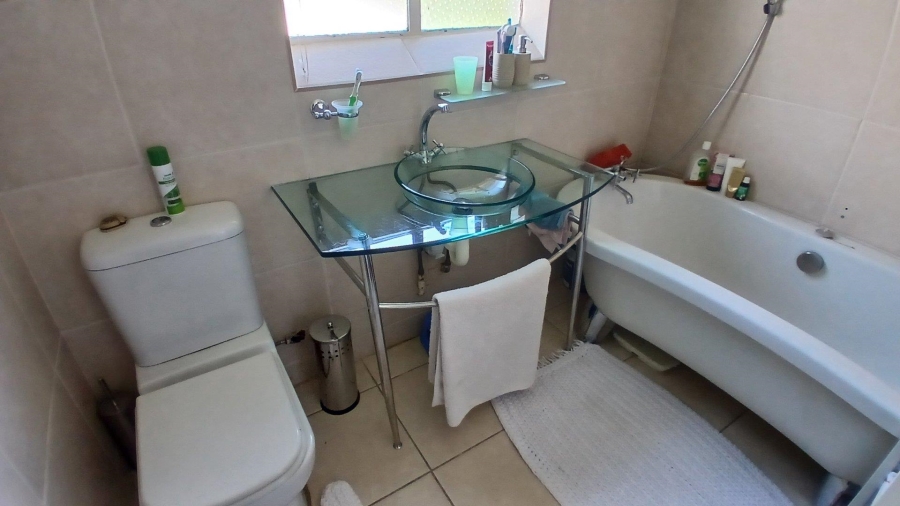 To Let 4 Bedroom Property for Rent in Constantia Kloof Gauteng