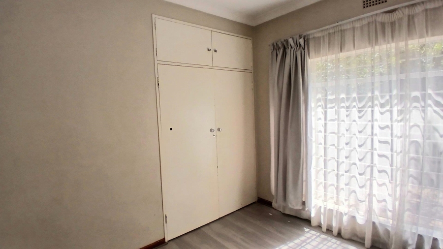To Let 4 Bedroom Property for Rent in Constantia Kloof Gauteng
