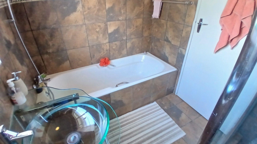 To Let 4 Bedroom Property for Rent in Constantia Kloof Gauteng
