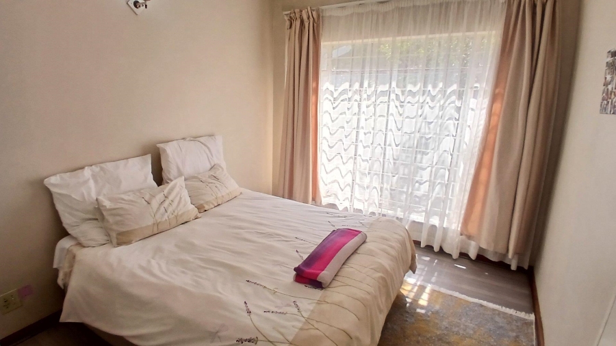 To Let 4 Bedroom Property for Rent in Constantia Kloof Gauteng