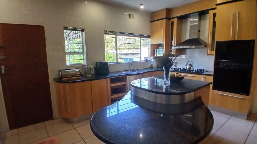 To Let 4 Bedroom Property for Rent in Constantia Kloof Gauteng