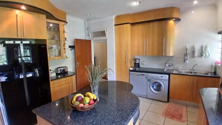 To Let 4 Bedroom Property for Rent in Constantia Kloof Gauteng