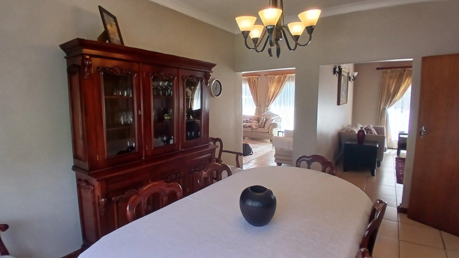 To Let 4 Bedroom Property for Rent in Constantia Kloof Gauteng