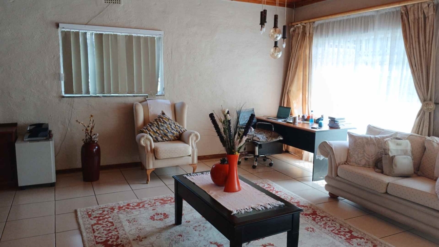 To Let 4 Bedroom Property for Rent in Constantia Kloof Gauteng