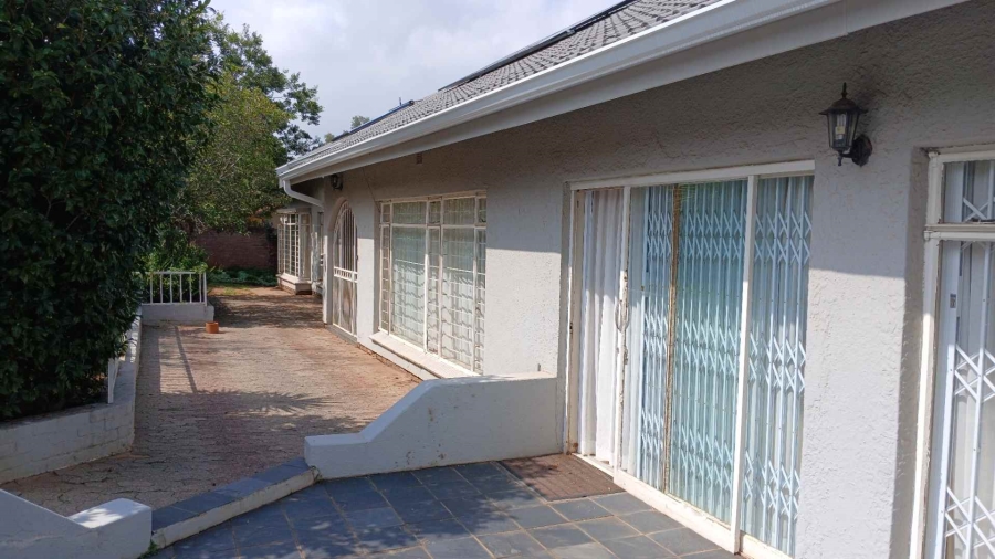 To Let 4 Bedroom Property for Rent in Constantia Kloof Gauteng