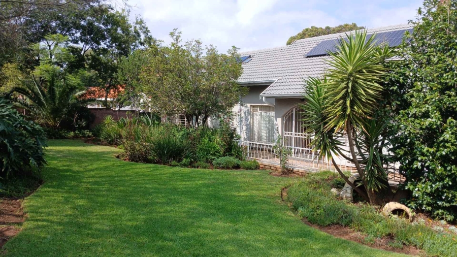 To Let 4 Bedroom Property for Rent in Constantia Kloof Gauteng