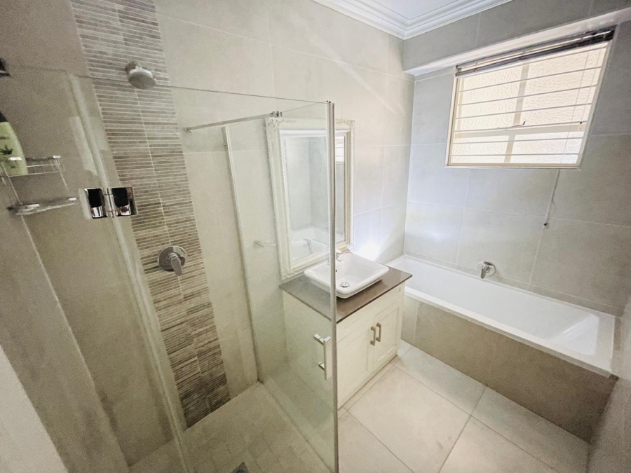 To Let 1 Bedroom Property for Rent in Rosebank Gauteng