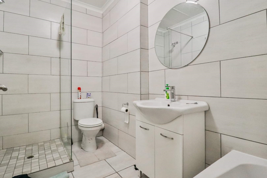 To Let 2 Bedroom Property for Rent in Magaliessig Gauteng