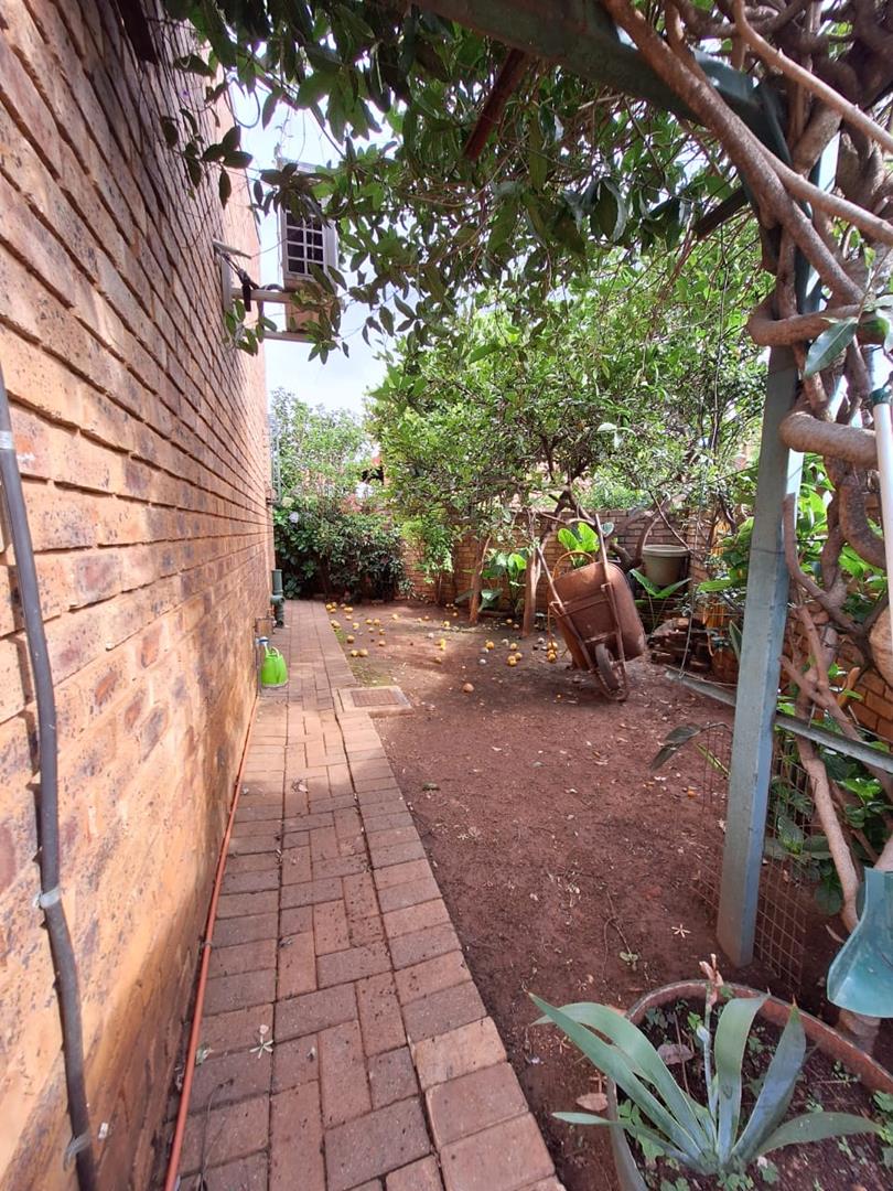 To Let 3 Bedroom Property for Rent in Faerie Glen Gauteng