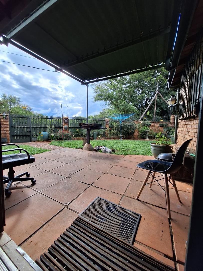 To Let 3 Bedroom Property for Rent in Faerie Glen Gauteng