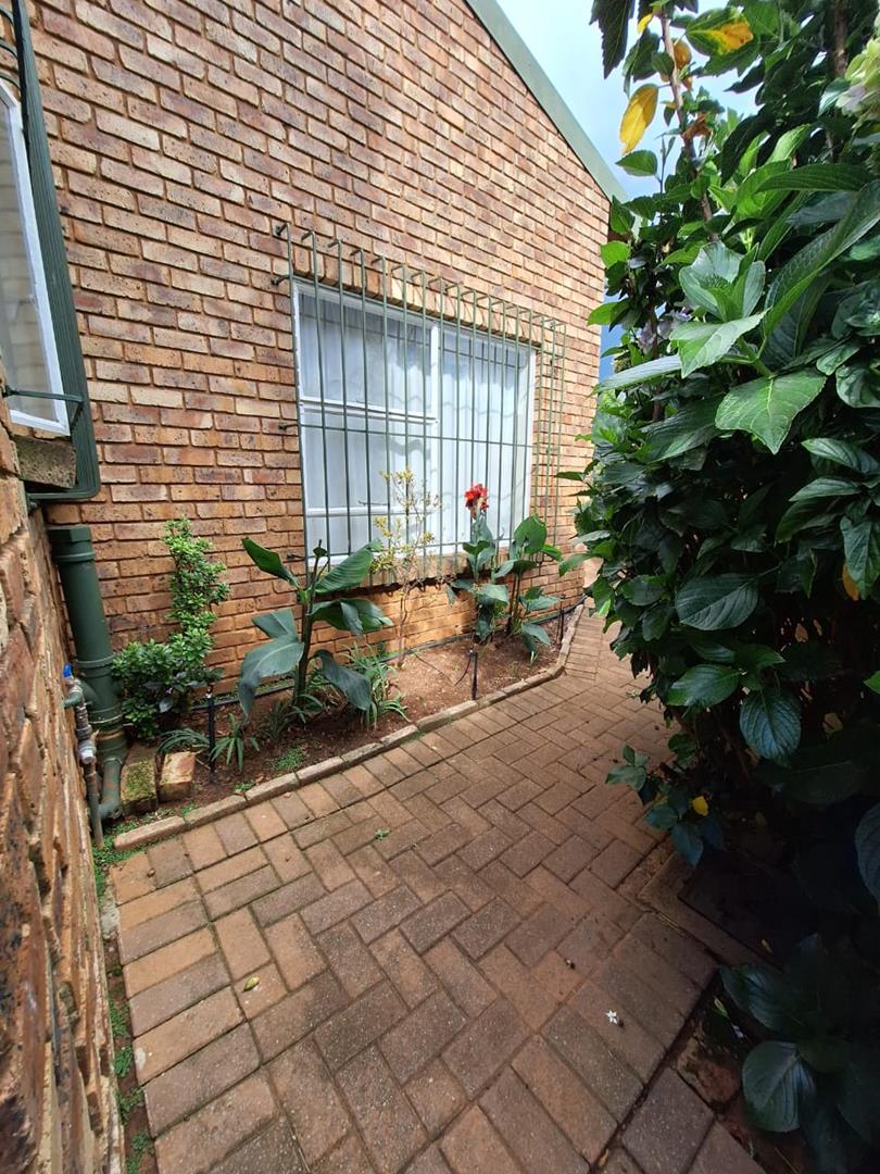To Let 3 Bedroom Property for Rent in Faerie Glen Gauteng