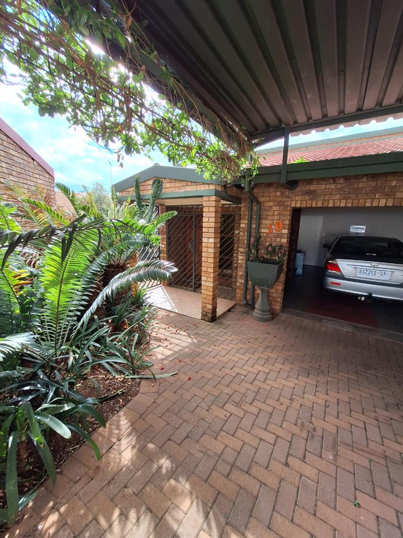 To Let 3 Bedroom Property for Rent in Faerie Glen Gauteng