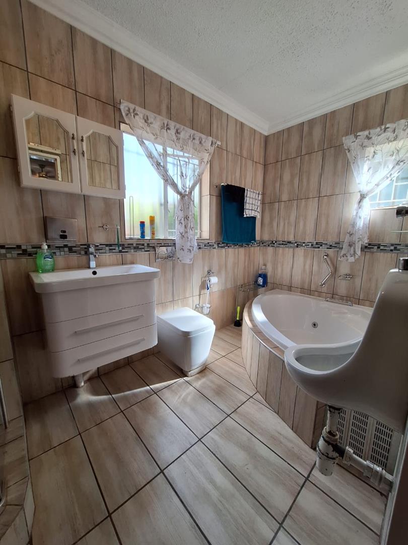 To Let 3 Bedroom Property for Rent in Faerie Glen Gauteng