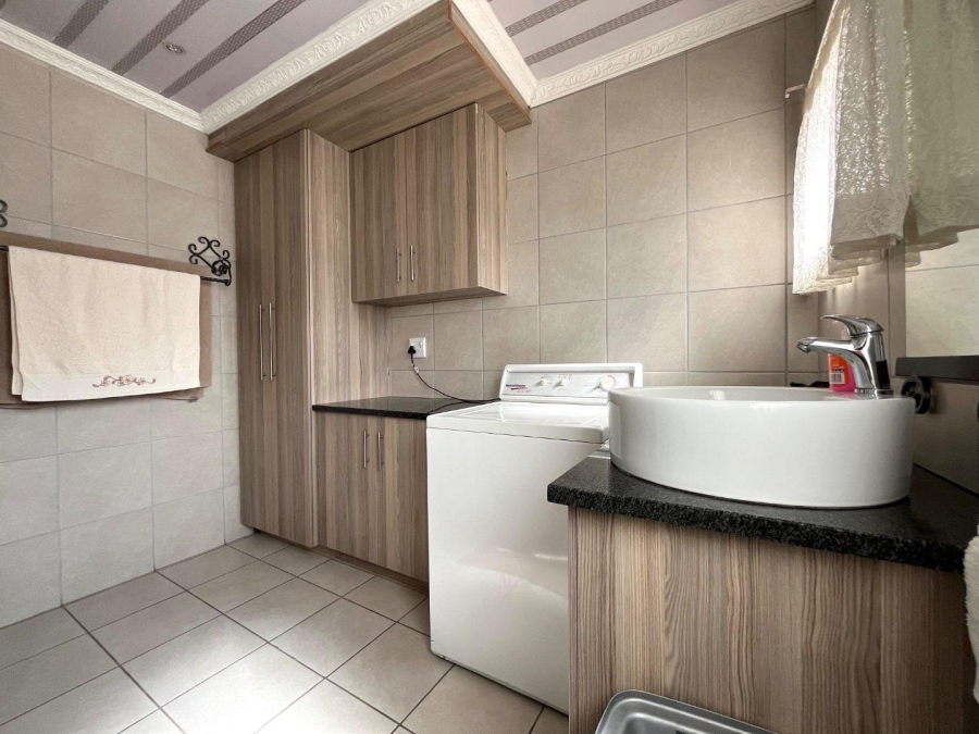 7 Bedroom Property for Sale in Northmead Gauteng