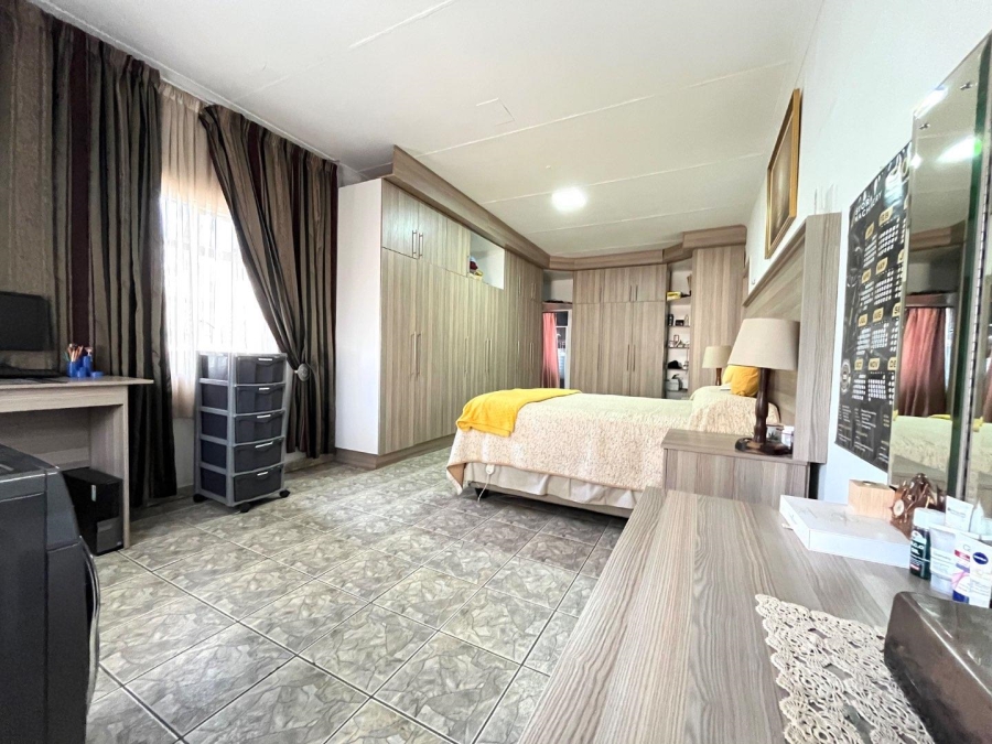 7 Bedroom Property for Sale in Northmead Gauteng